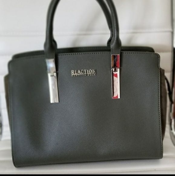 Kenneth Cole Handbags - Kenneth Cole Olive Green Leather Purse